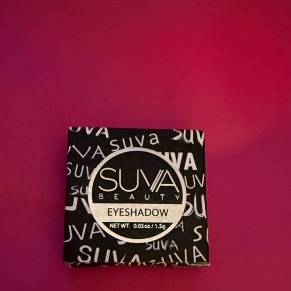 Suva Beauty Other - SUVA Beauty Eyeshadow - Vibrant Pink